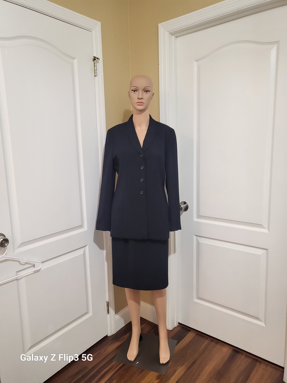 Le Suit Navy Blue Women's Skirt Suit Size ( 6 ) Pre-owned